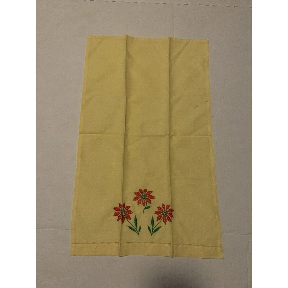 Pair Of Vintage Hand Tea Guest Towels Christmas Poinsettia Embroidered 11” X 19”